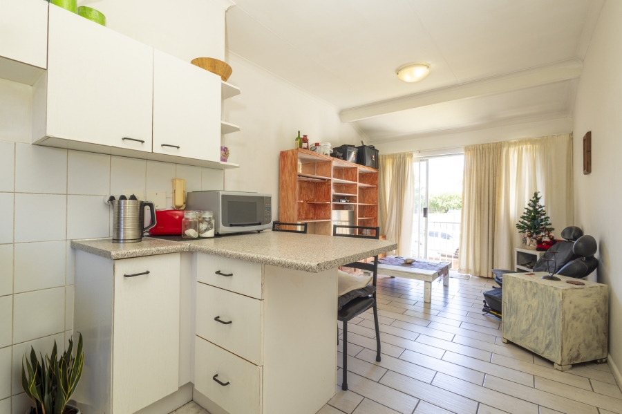 1 Bedroom Property for Sale in Oakglen Western Cape
